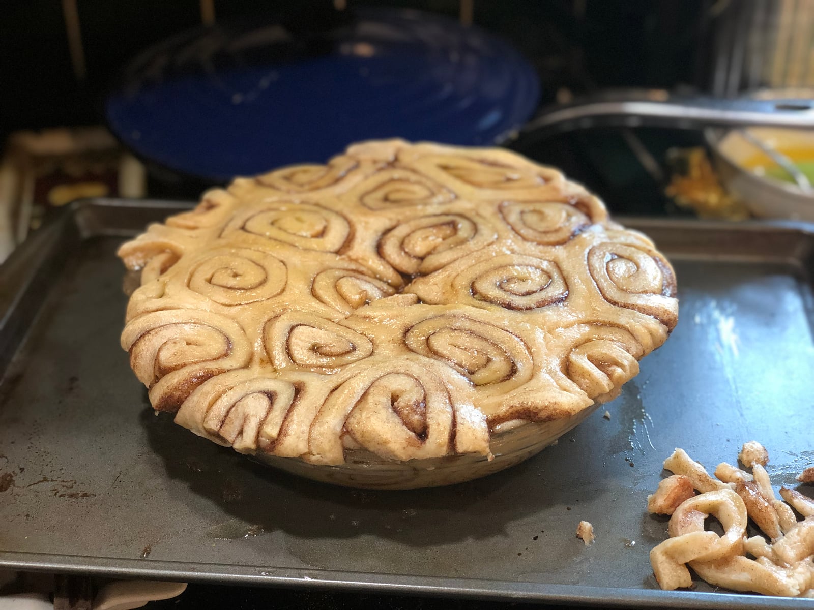 Cinnamon-roll crust pie