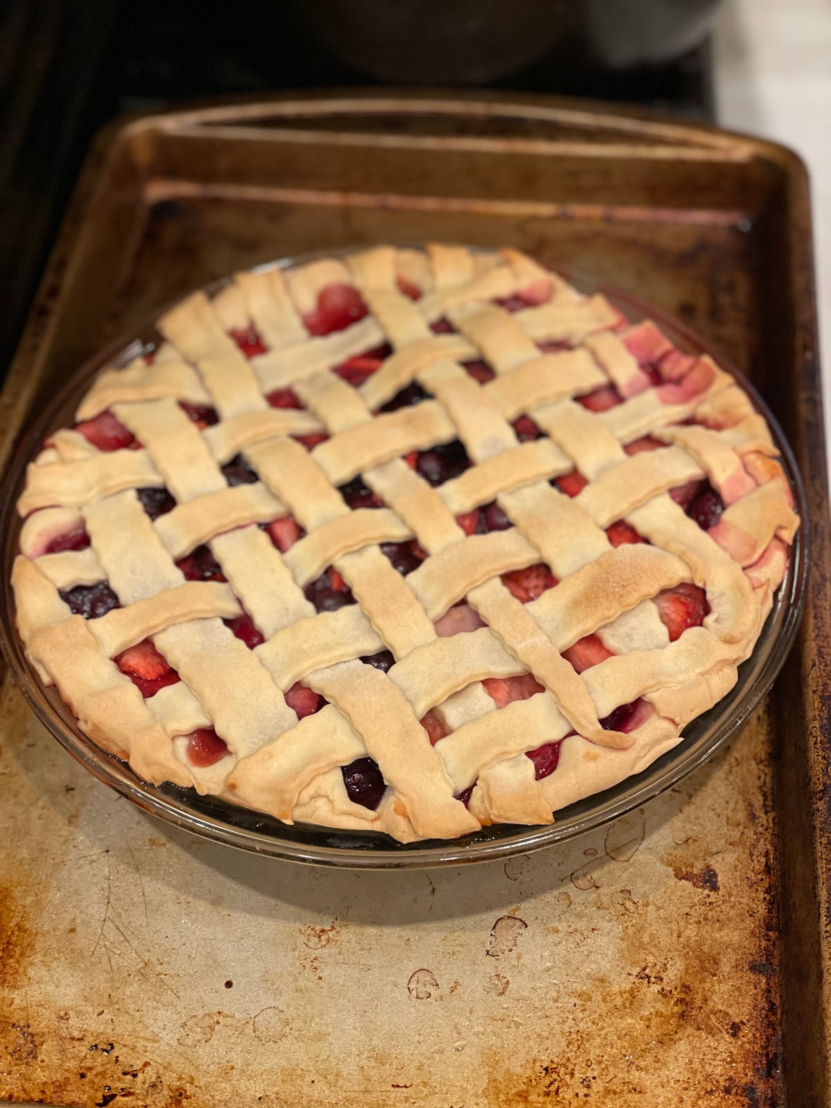 Lattice-top berry pie