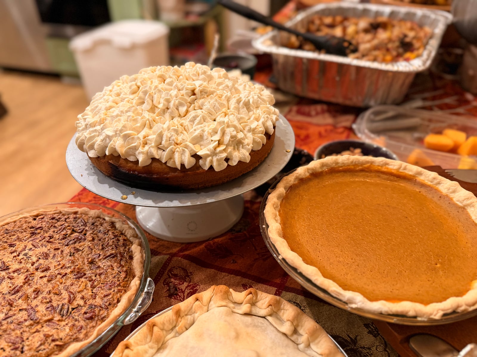 Cream pie and pumpkin pie